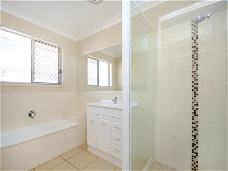 8 Campbell Drive, Highfields QLD 4352