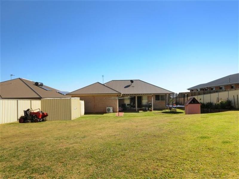 8 Campbell Drive, Highfields QLD 4352
