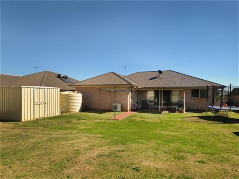 8 Campbell Drive, Highfields QLD 4352