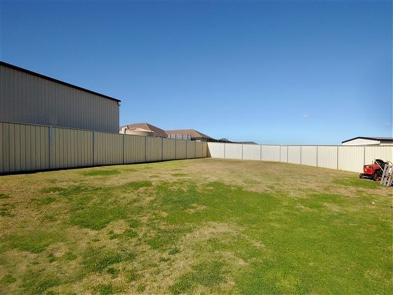 8 Campbell Drive, Highfields QLD 4352