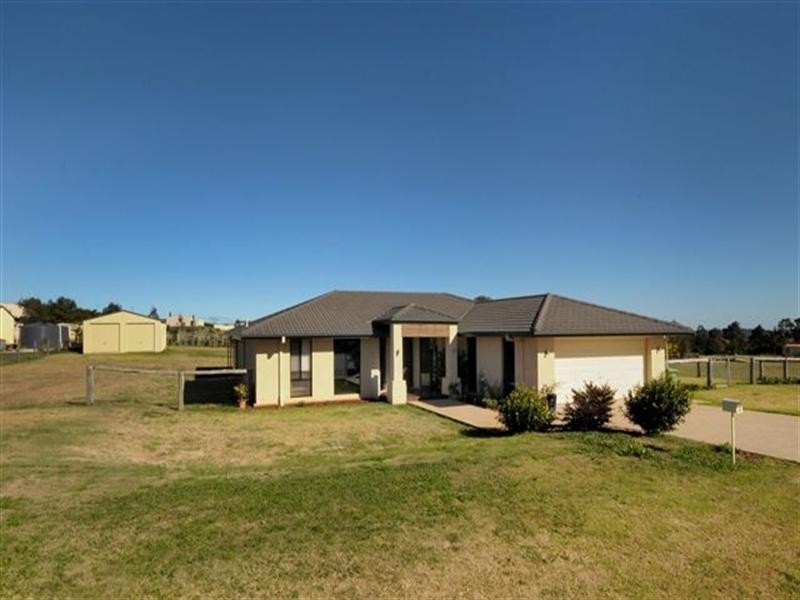 49 Palmer Drive, Highfields QLD 4352