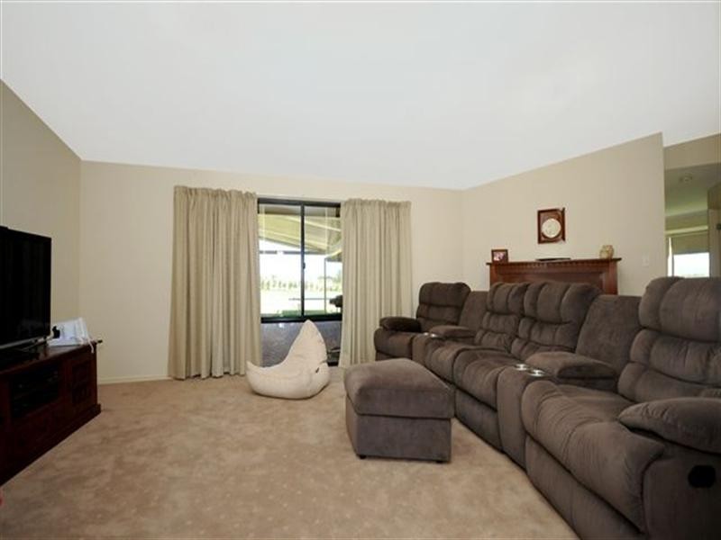 49 Palmer Drive, Highfields QLD 4352