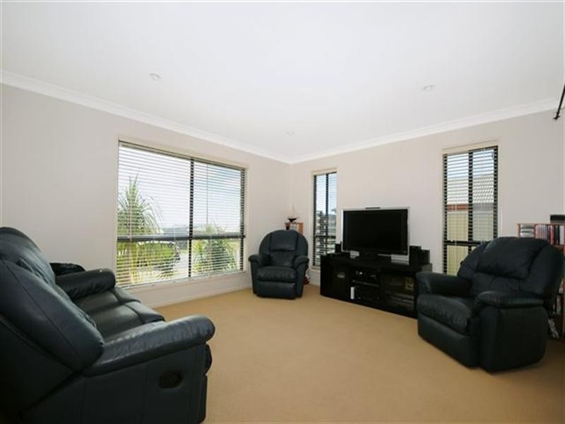 4 Clara Street, Highfields QLD 4352