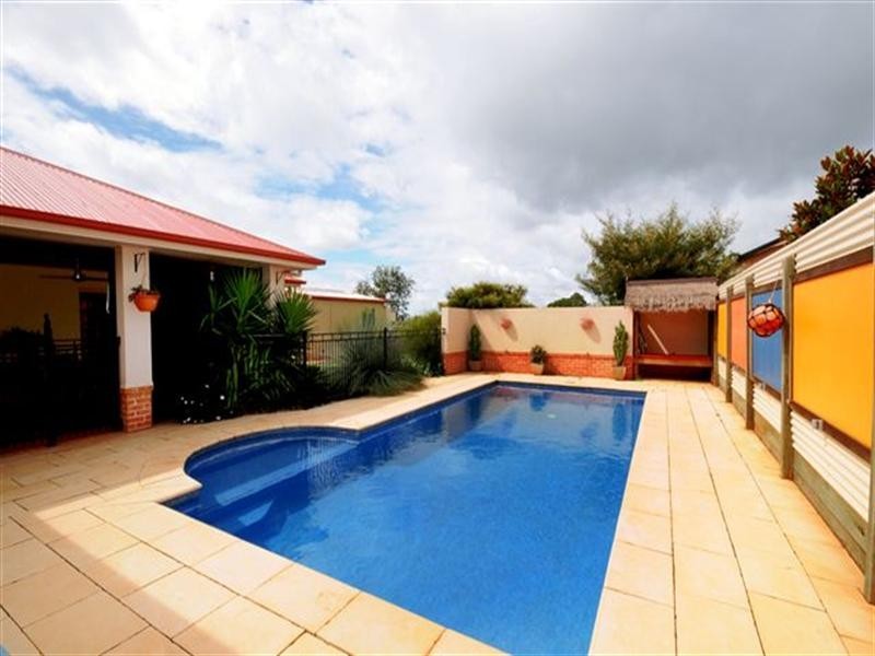 10 Dunbar Court, Highfields QLD 4352
