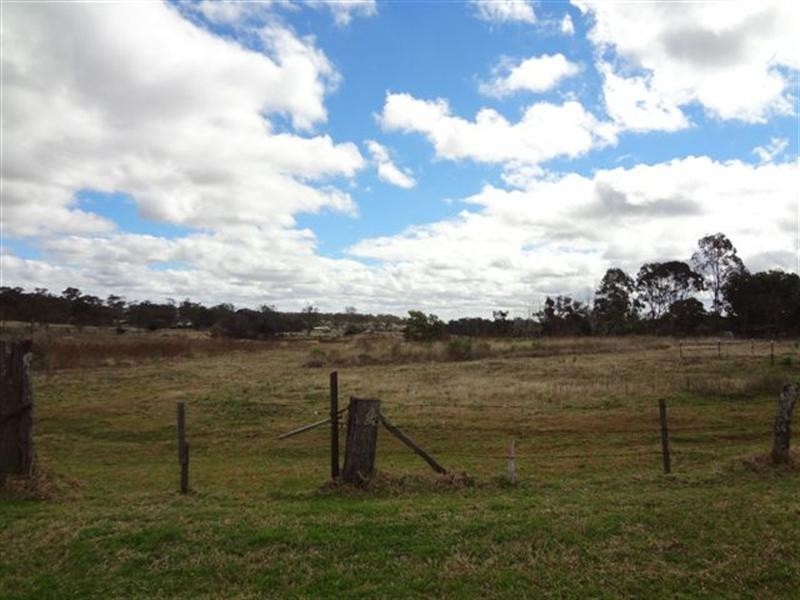61 Utschink Road, Highfields QLD 4352