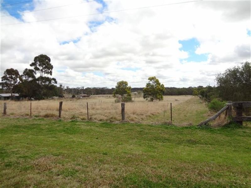 61 Utschink Road, Highfields QLD 4352