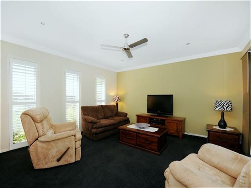 9 Manooka Crescent, Highfields QLD 4352