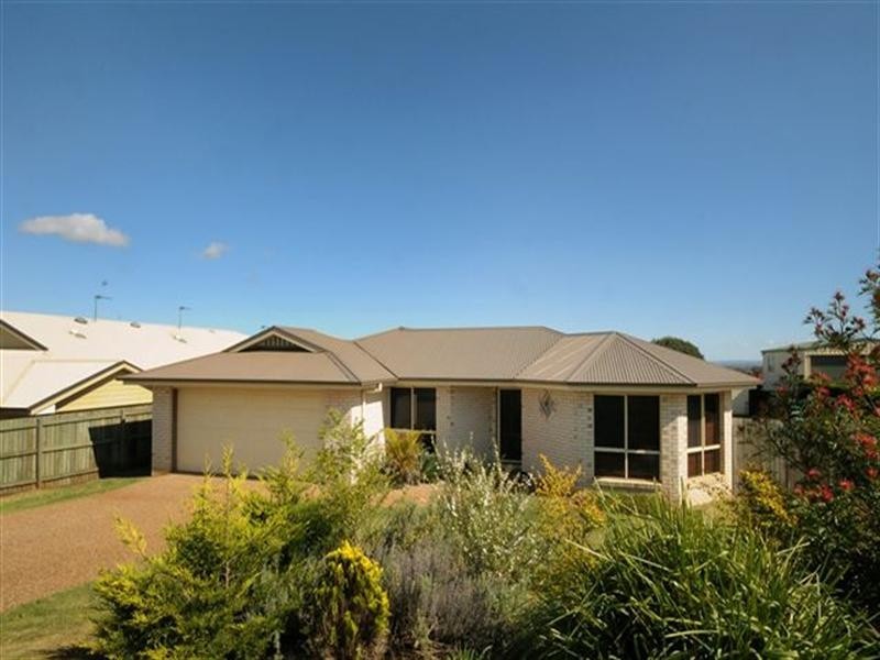 11 Campbell Drive, Highfields QLD 4352