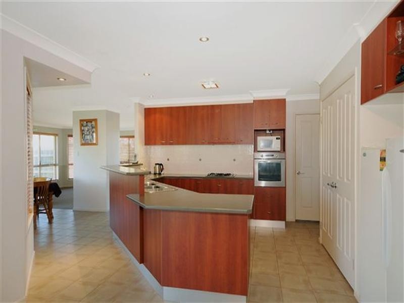 11 Campbell Drive, Highfields QLD 4352