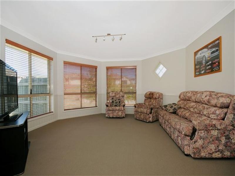 11 Campbell Drive, Highfields QLD 4352