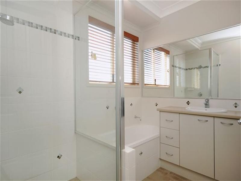 11 Campbell Drive, Highfields QLD 4352