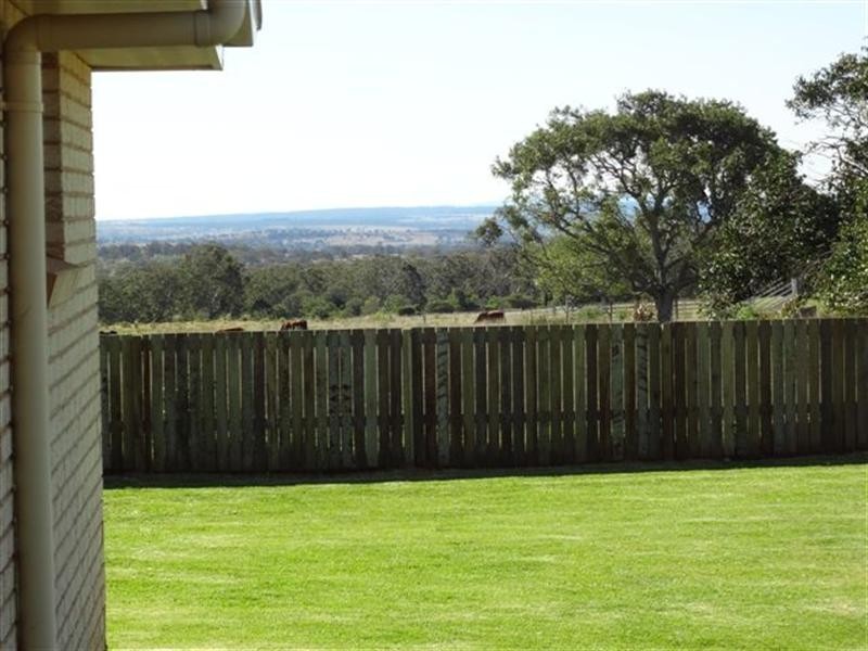 11 Campbell Drive, Highfields QLD 4352