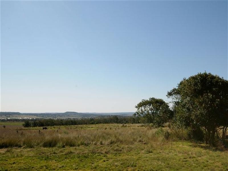 11 Campbell Drive, Highfields QLD 4352