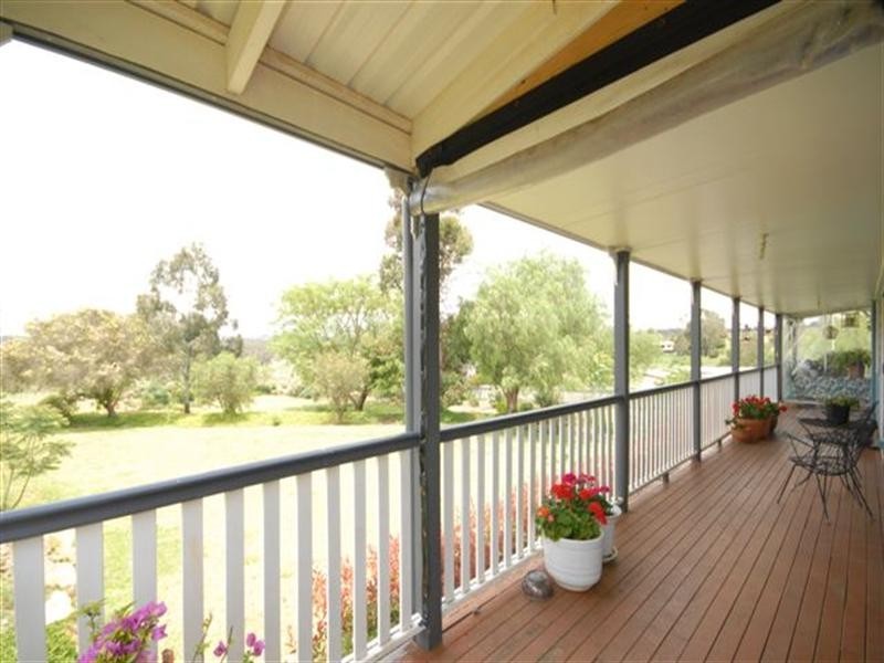 11 Peters Road, Meringandan West QLD 4352