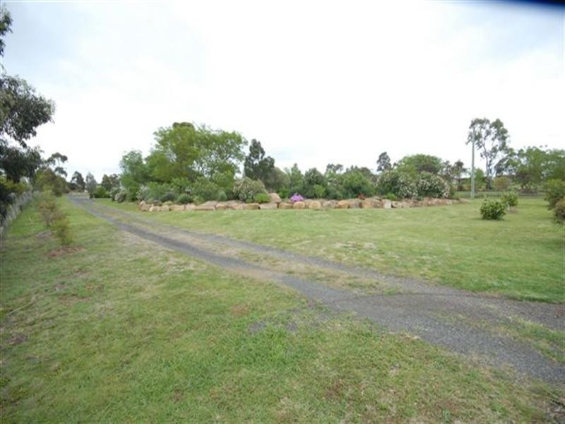 11 Peters Road, Meringandan West QLD 4352