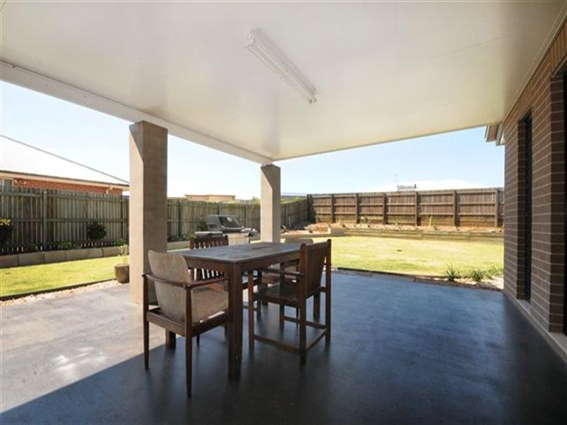 7 Quail Crescent, Highfields QLD 4352