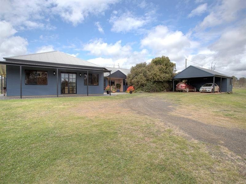 64 Puschmann Road, Geham QLD 4352