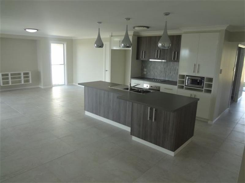 3 Plover Court, Highfields QLD 4352