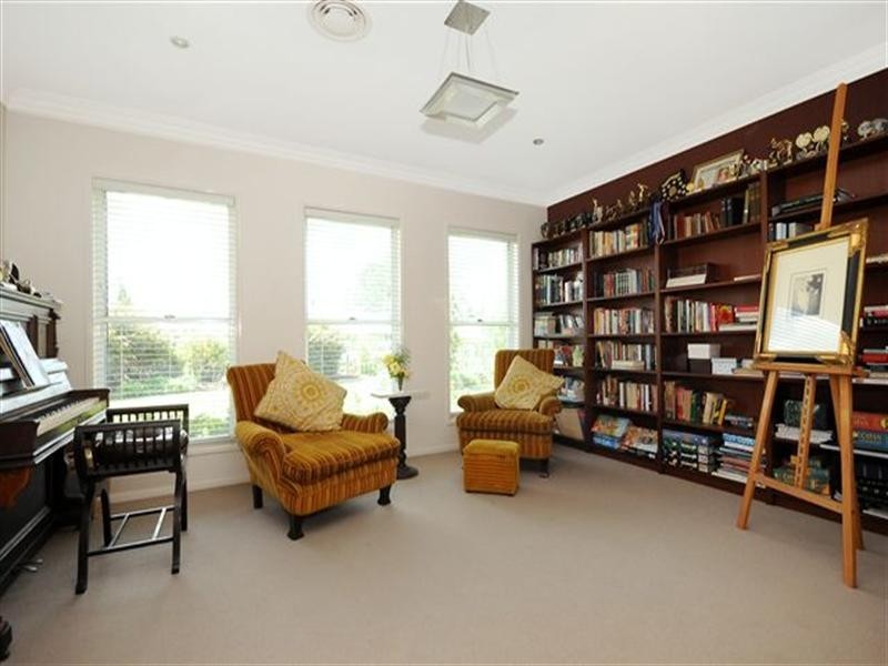 5 Arcadia Court, Highfields QLD 4352