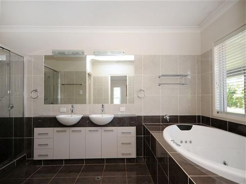 5 Arcadia Court, Highfields QLD 4352