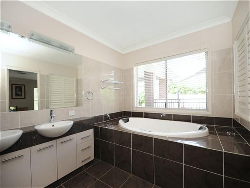 5 Arcadia Court, Highfields QLD 4352