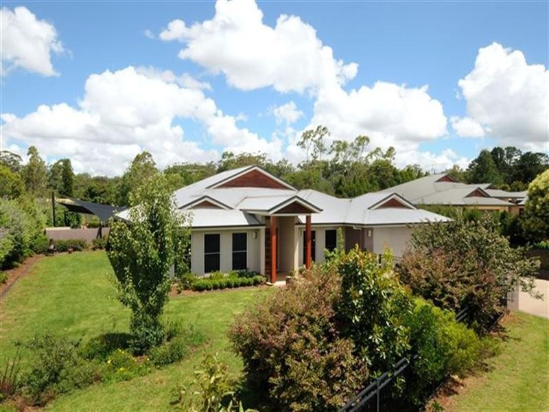 5 Arcadia Court, Highfields QLD 4352