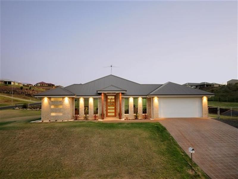 2 Wedgetail Drive, Highfields QLD 4352