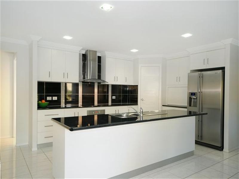 2 Wedgetail Drive, Highfields QLD 4352
