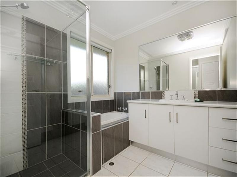 2 Wedgetail Drive, Highfields QLD 4352