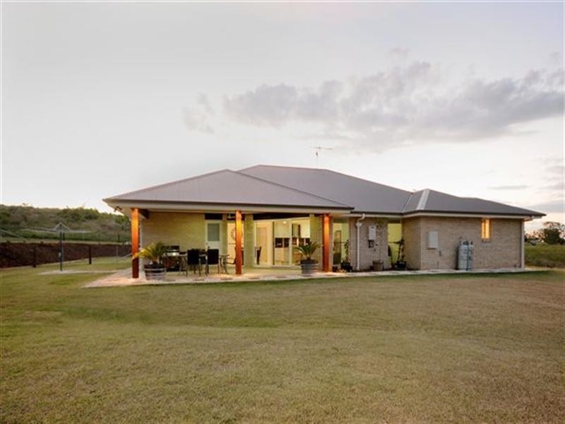 2 Wedgetail Drive, Highfields QLD 4352