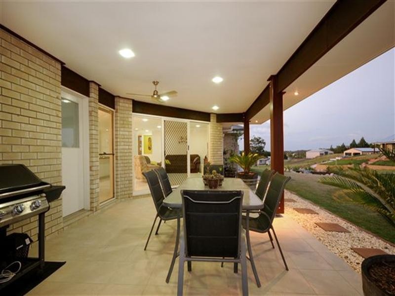 2 Wedgetail Drive, Highfields QLD 4352