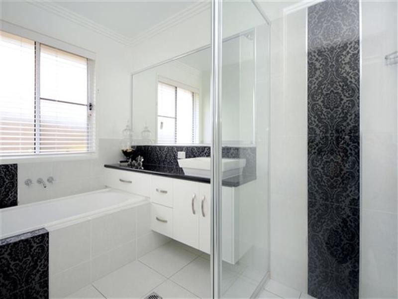 10 Plover Court, Highfields QLD 4352