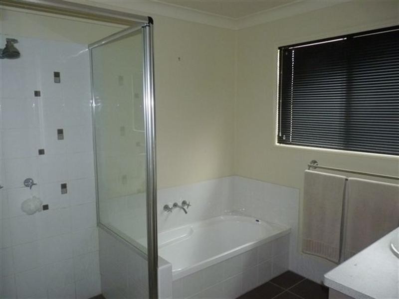 10 Jackson Close, Highfields QLD 4352