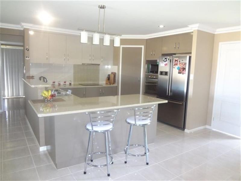 6 Camborne Drive, Highfields QLD 4352