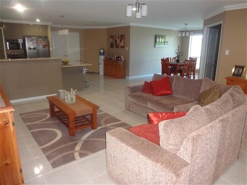 6 Camborne Drive, Highfields QLD 4352