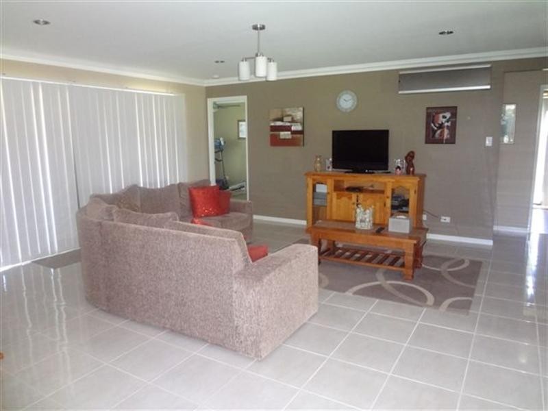 6 Camborne Drive, Highfields QLD 4352