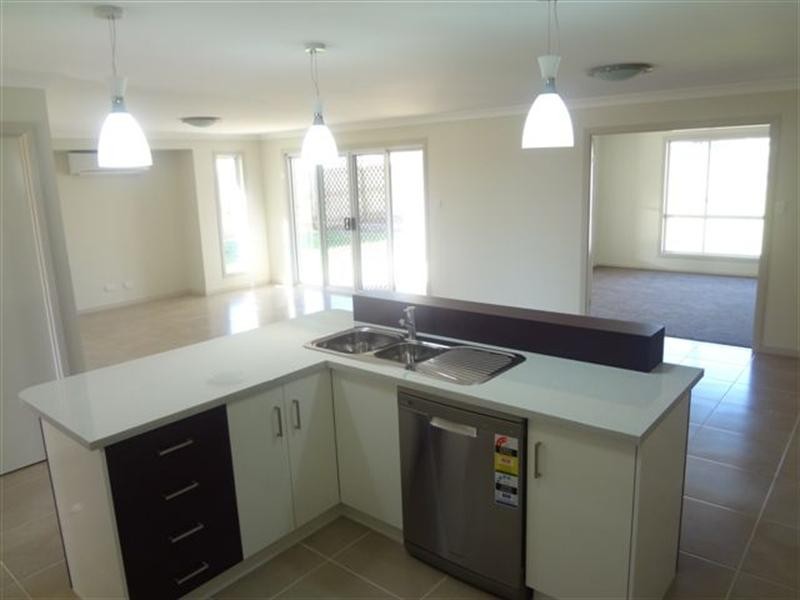 9 Goshawk Drive, Highfields QLD 4352