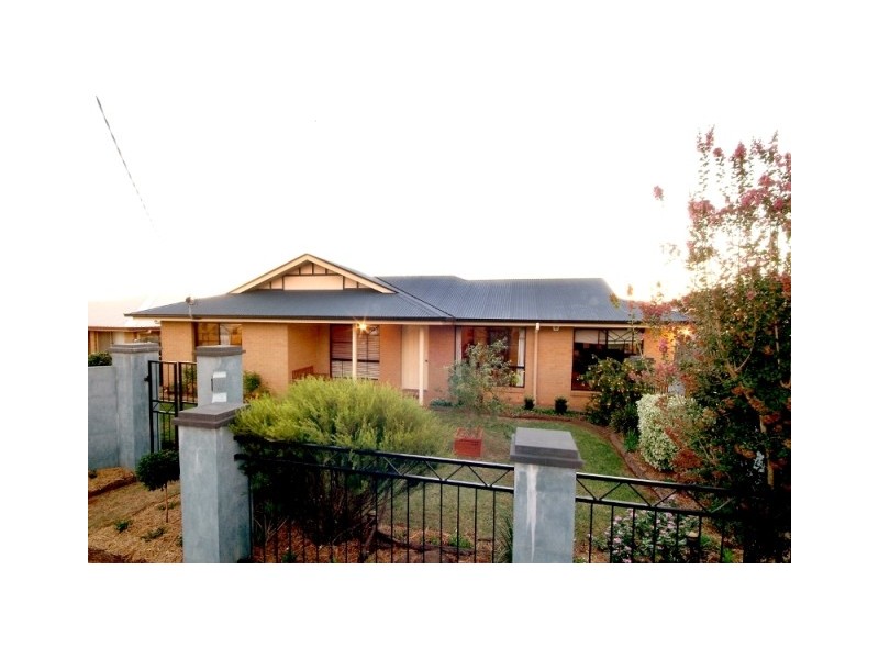 305 Greenwattle Street, Wilsonton QLD 4350