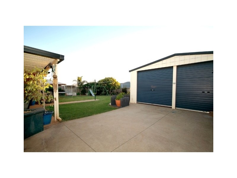 305 Greenwattle Street, Wilsonton QLD 4350
