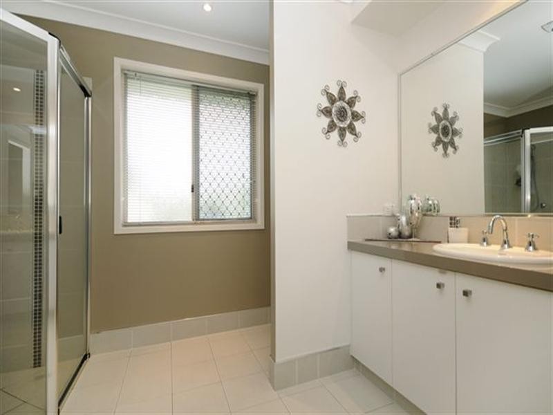 6 Koel Crescent, Highfields QLD 4352