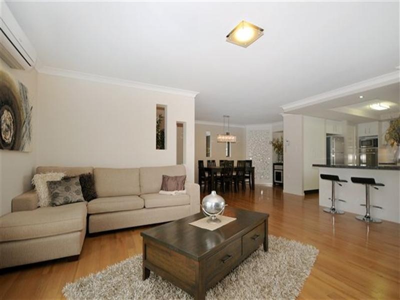 6 Koel Crescent, Highfields QLD 4352