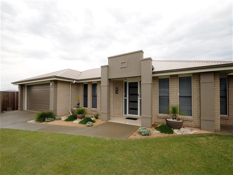 6 Koel Crescent, Highfields QLD 4352