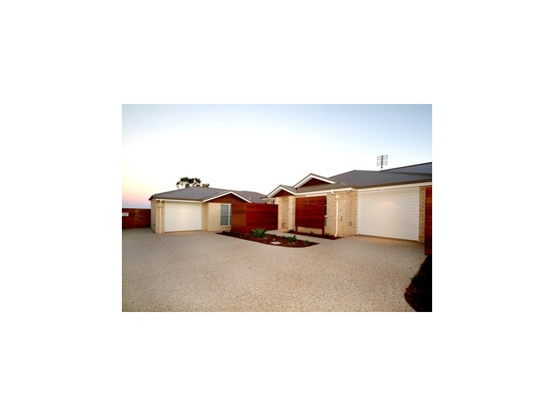 2/27 Highgrove Drive, Highfields QLD 4352