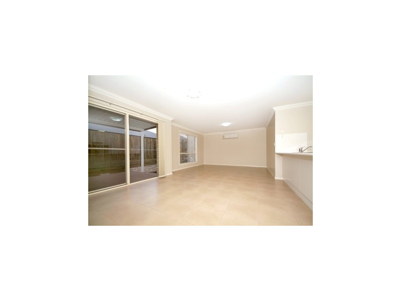 2/27 Highgrove Drive, Highfields QLD 4352