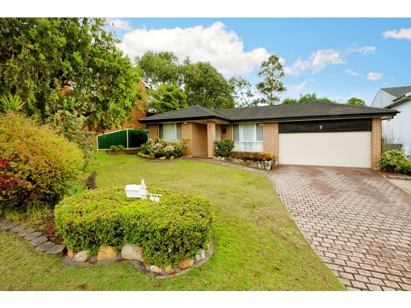 7 Hobart Place, Illawong NSW 2234