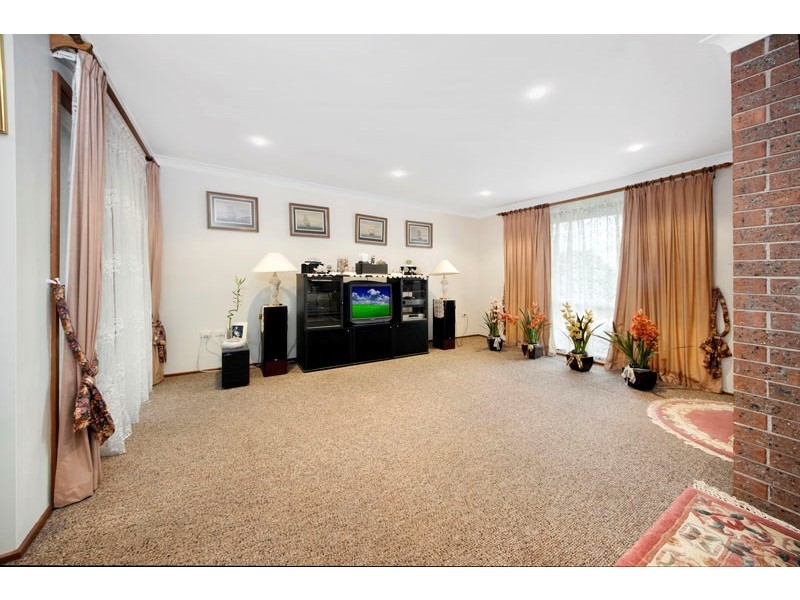 7 Hobart Place, Illawong NSW 2234