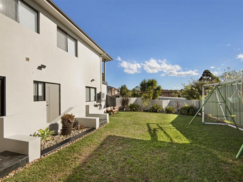 1 Llanberis Drive, Menai NSW 2234