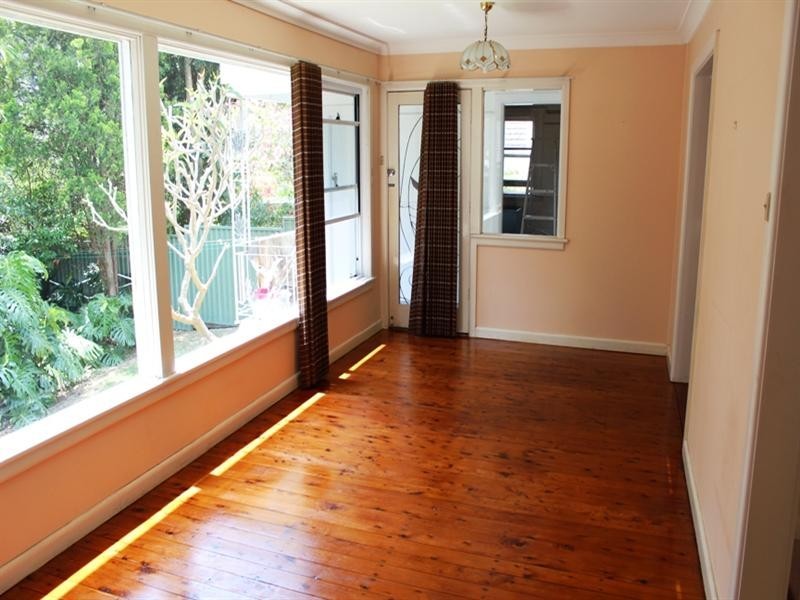 35 Leonay Street, Sutherland NSW 2232
