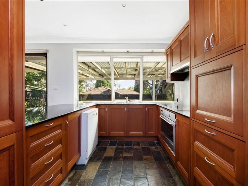 5 Black Close, Illawong NSW 2234