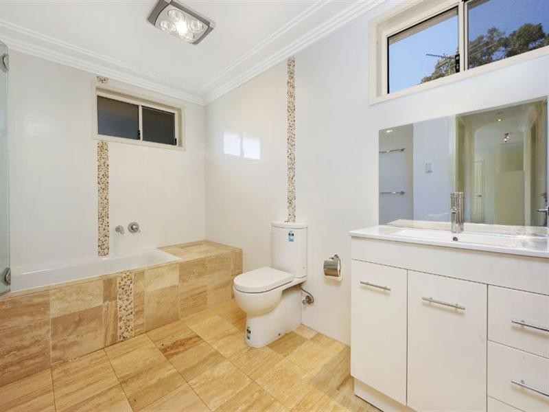 32 Hall Drive, Menai NSW 2234